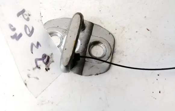 Dodge Caliber Front door lock loop/hook striker 32771