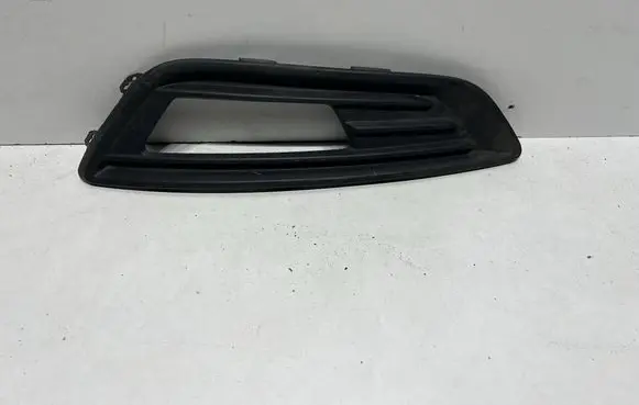 Ford Focus Front fog light trim/grill F1EB15A299A KN0097A FPDMDM22