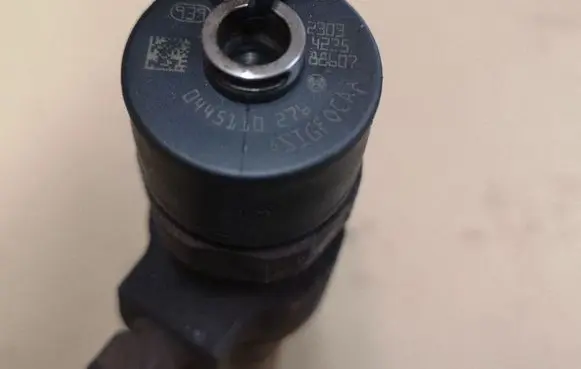 Opel Zafira B Fuel injector 0445110276