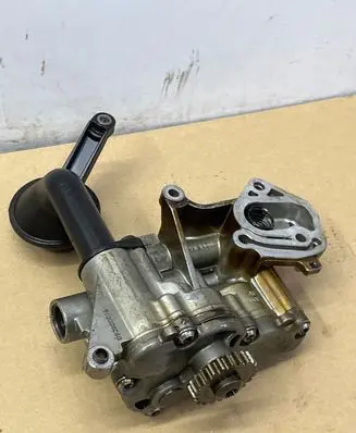 Volkswagen PASSAT B6 Oil pump 06J115106AB