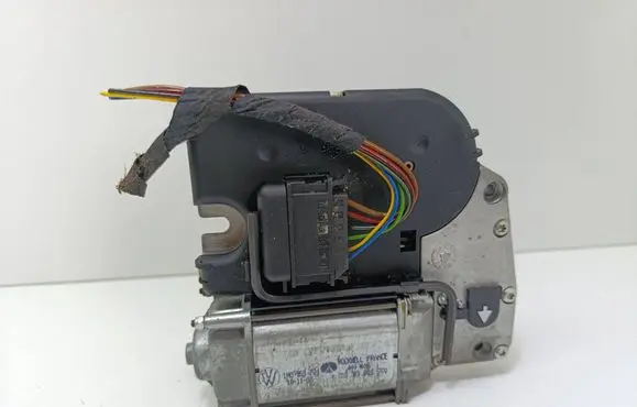 Volkswagen Golf III Sunroof motor/actuator 1H0959731