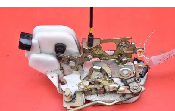 Mitsubishi Outlander Front door lock