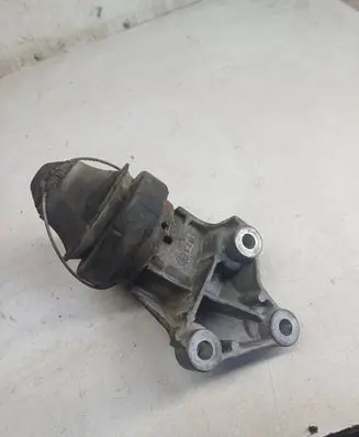 Volvo XC70 Engine mount bracket 08649262