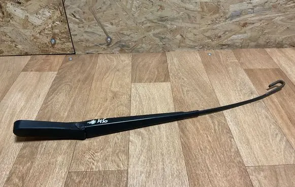 Opel Zafira A Front wiper blade arm 90582557