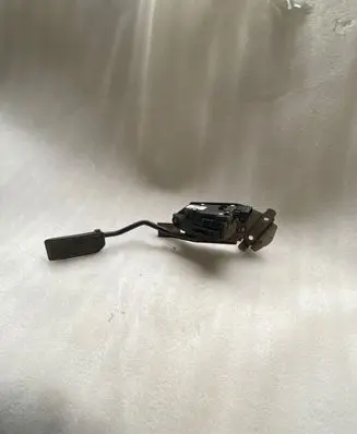 Nissan Almera Tino Accelerator throttle pedal 18002BU410