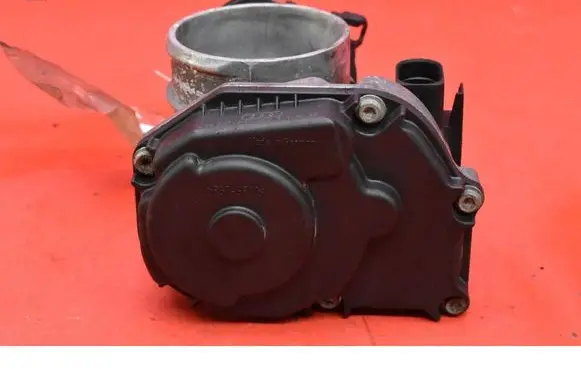 Audi A4 S4 B5 8D Throttle body valve 058133063C