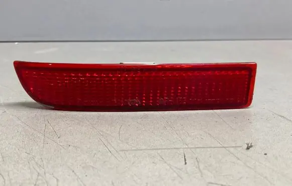 Toyota Avensis T270 Rear tail light reflector I090037