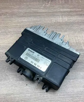 Volkswagen Golf III Engine control unit/module ECU 0261200764 032906026A