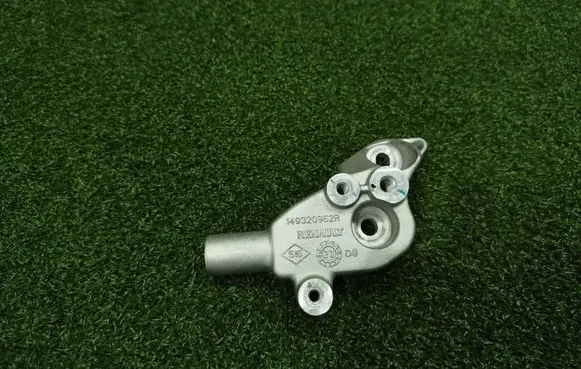 Engine mounting bracket