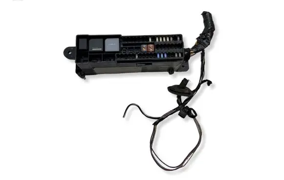 Ford Focus Fuse module AV6T14K131AC