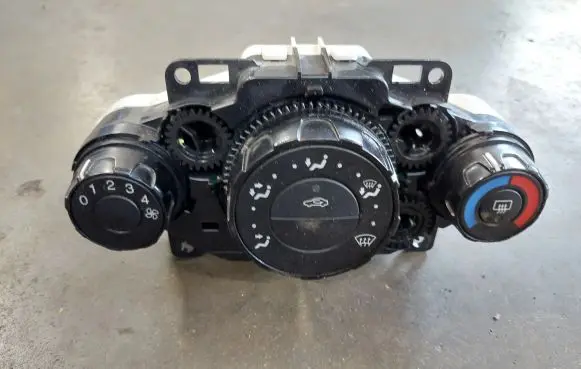Ford Fiesta Climate control unit 8A6118549AE
