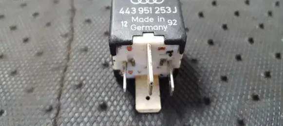 Audi A6 S6 C4 4A Other relay 443951253J 899511