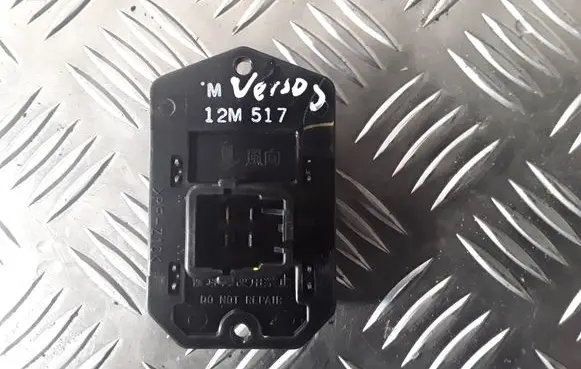 Toyota Verso-S Heater blower fan relay 12M517