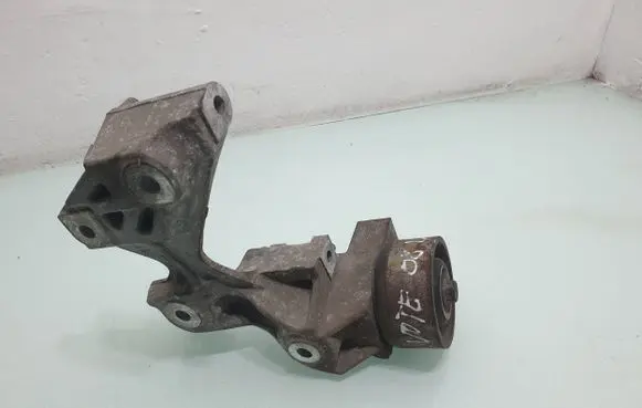Nissan Note (E11) Engine mount bracket