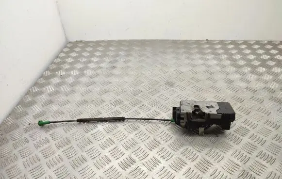 Opel Vivaro Sliding door lock 905032165R 93455682