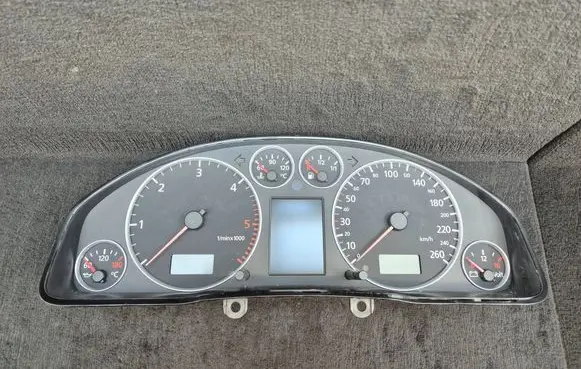 Audi A6 S6 C5 4B Speedometer (instrument cluster) 4B0920933G