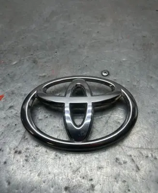 Toyota Verso Manufacturer badge logo/emblem 753110F030