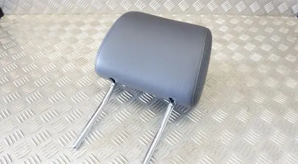 Volkswagen Touareg I Rear seat headrest 