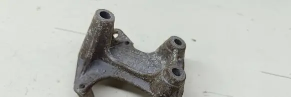 Volkswagen PASSAT B6 Engine mounting bracket 06A903103