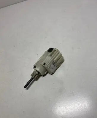 Audi A4 S4 B6 8E 8H Brake pedal sensor switch 8E0927189B 19322005