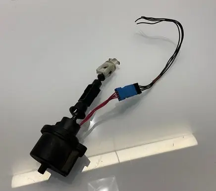 Mercedes-Benz E W211 Headlight level adjustment motor 73485702