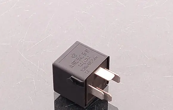 Volkswagen PASSAT B4 Other relay A0025421319
