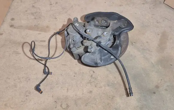 Mercedes-Benz C W204 Front wheel hub spindle knuckle