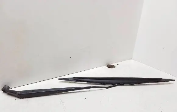Volkswagen PASSAT B6 Front wiper blade arm 6597