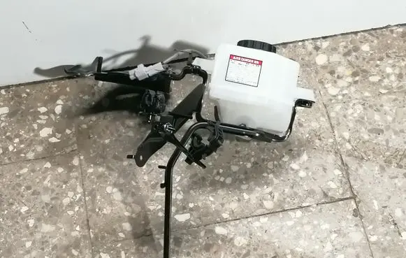 Lexus NX Brake fluid reservoir 