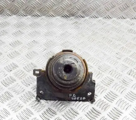 Engine mount bracket