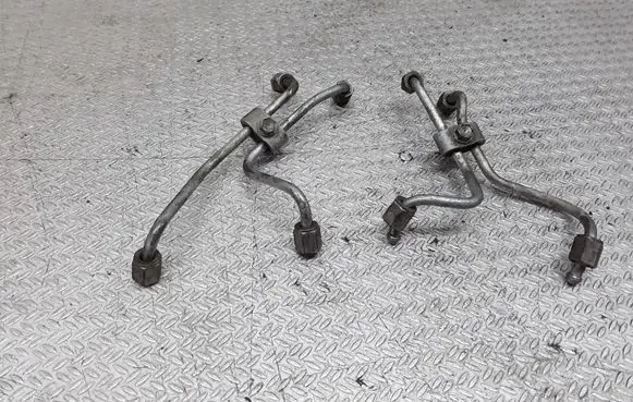 Toyota Avensis T250 Fuel injector supply line/pipe 