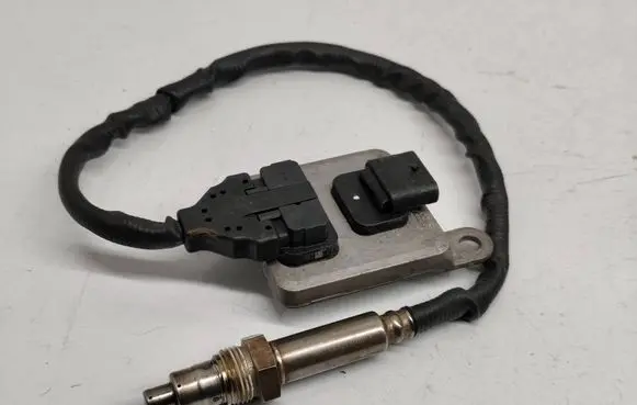 Mercedes-Benz Vito Viano W447 Lambda probe sensor A0009058411 0009058411
