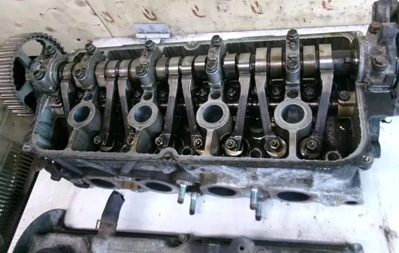 Suzuki Wagon R+ Engine head G13BB