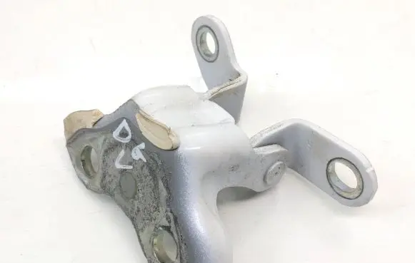 Toyota Auris E180 Rear door upper hinge