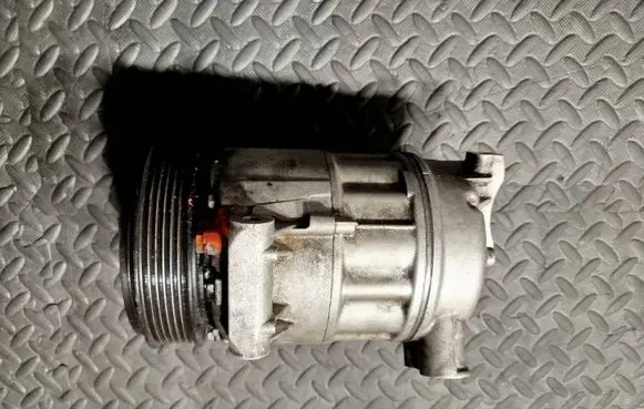 Maserati Ghibli Generator/alternator bracket 304881 ACC32024C1 R032423013