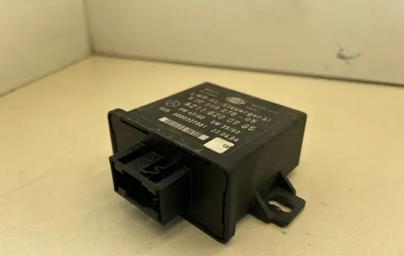 Mercedes-Benz E W211 Light module LCM A2118200985 5DF00827805 0000327801