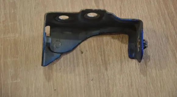 Chevrolet Cruze Headlight/headlamp mounting bracket 