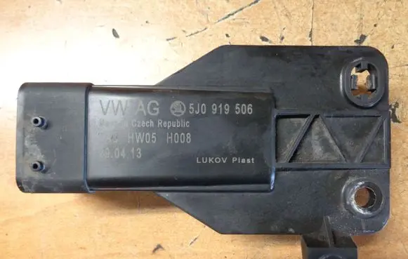 Skoda Rapid (NH) Coolant fan relay 5J0919506