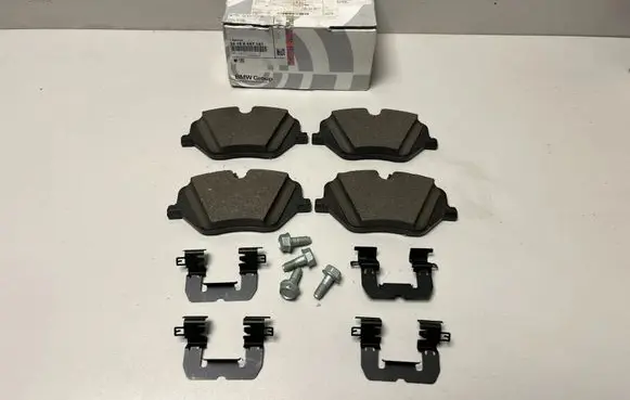 BMW X1 U11 Brake pads (front) 6897141