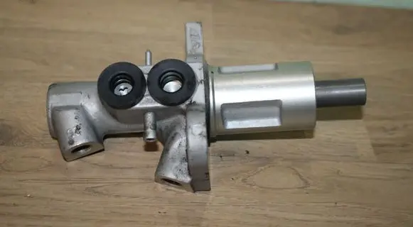 Audi A4 S4 B7 8E 8H Master brake cylinder