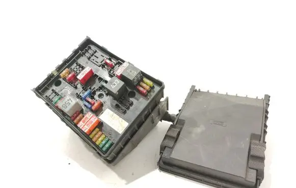 Volkswagen Golf V Fuse box set 01394932