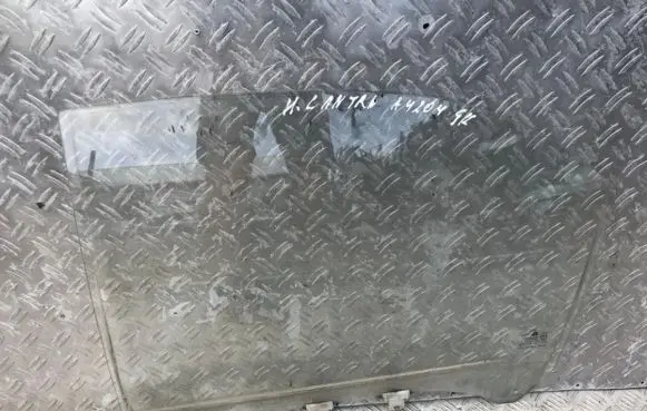 Hyundai Lantra II Rear door window glass