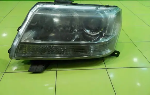Suzuki Grand Vitara II Headlight/headlamp PRZOD
