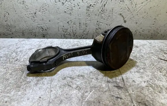 Ford Mustang VI Piston with connecting rod