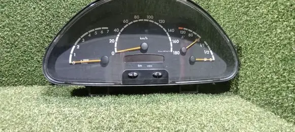 Speedometer (instrument cluster)