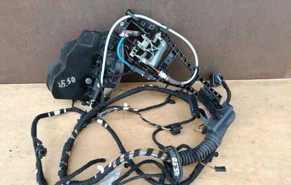 BMW 4 F32 F33 Front door lock 7202145 51217202145 7242575