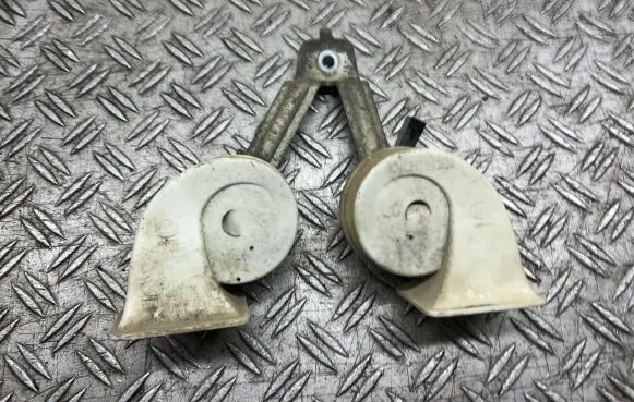 Mazda 6 Horn signal E9004095