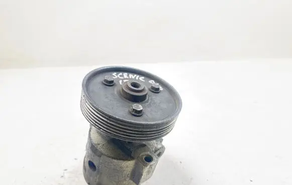 Renault Scenic I Power steering pump 7700105711B