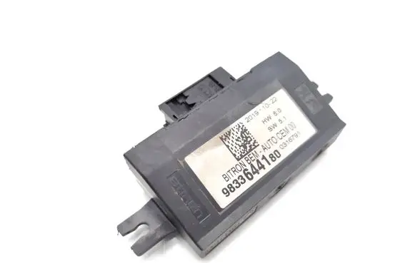 Peugeot 3008 II Door control unit/module 9833644180