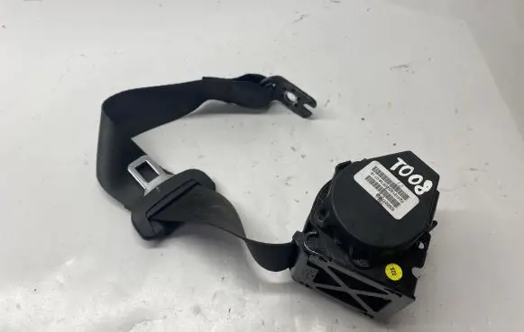 Volkswagen Jetta VII Rear seatbelt 639521700B